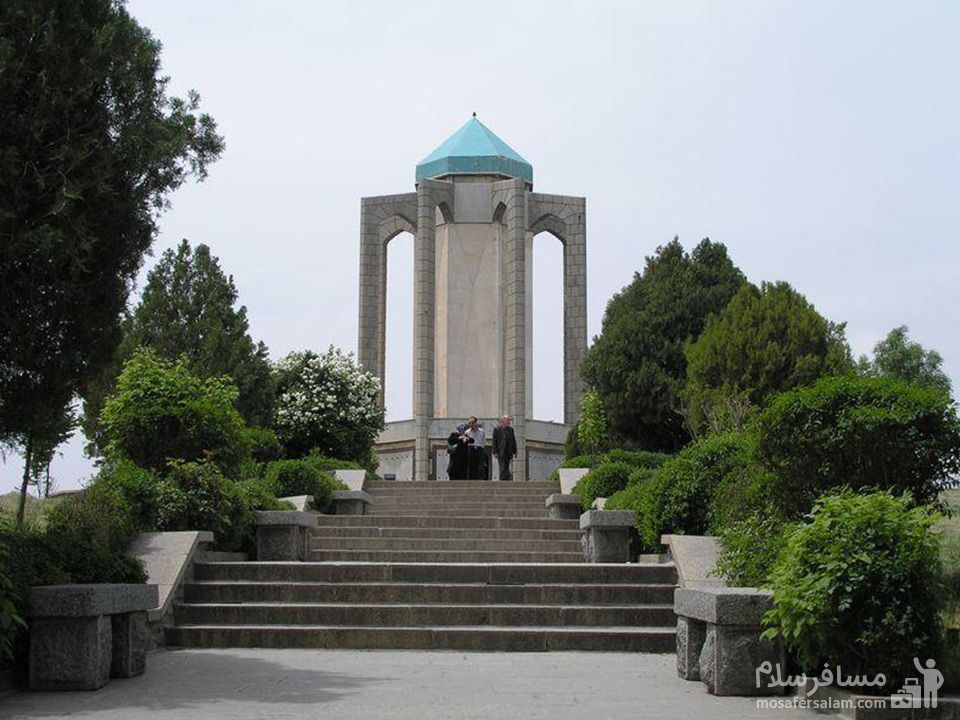 آرامگاه بابا طاهر عریان