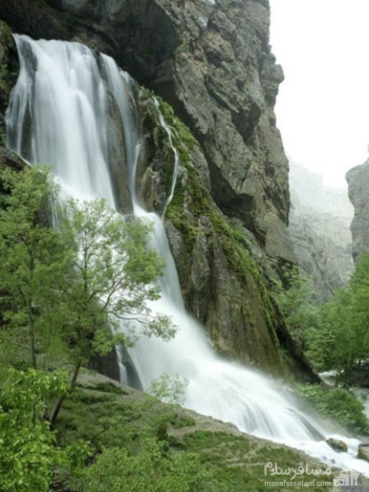 آبشار آب سفید