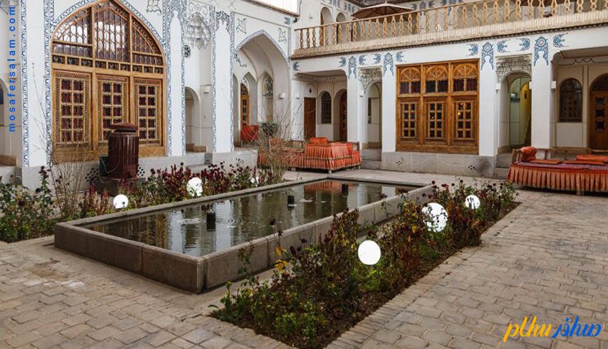 حیاط هتل سنتی اصفهان