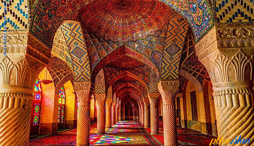 مسجد نصیرالملک “دنیایی به لطافت نور و رنگ”