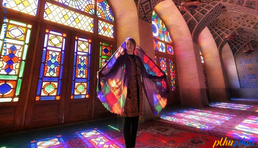 مسجد نصیرالملک “دنیایی به لطافت نور و رنگ”