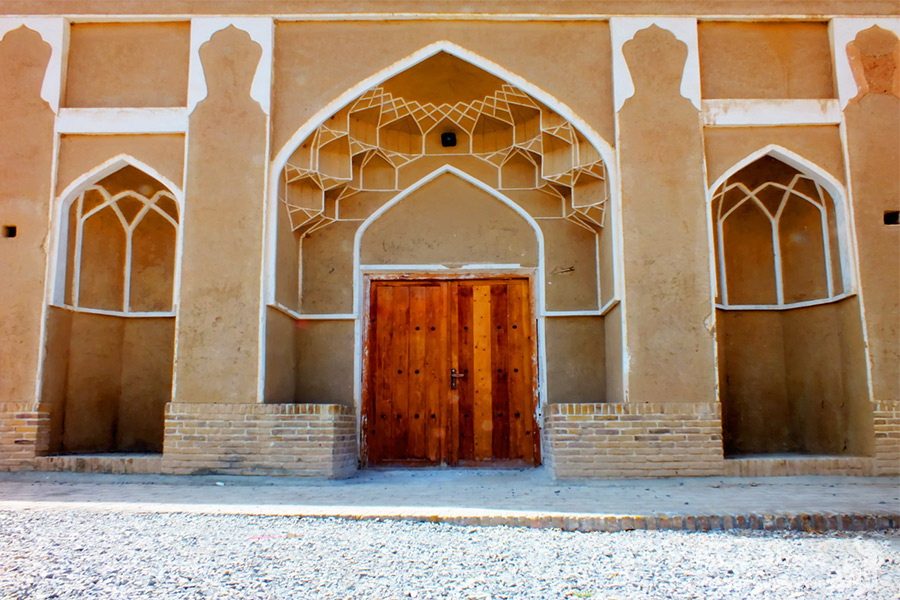 درب ورودی ساختمان چشمه علی